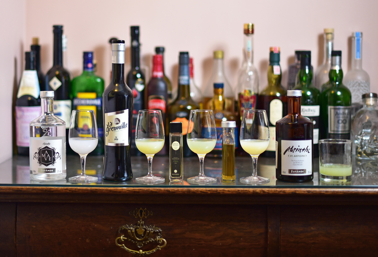 Read more about the article Blue Moon Bar
